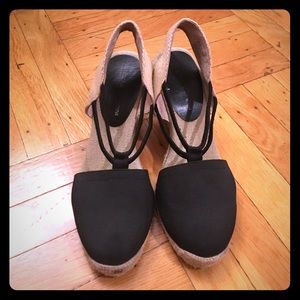 Size 7 Adrienne Vittadini close-toe espadrilles